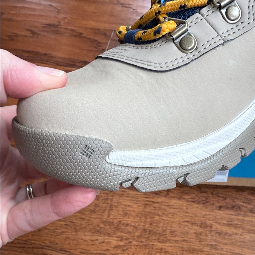 Columbia Newton Ridge Plus Hiking Boots - Picture 3 of 7